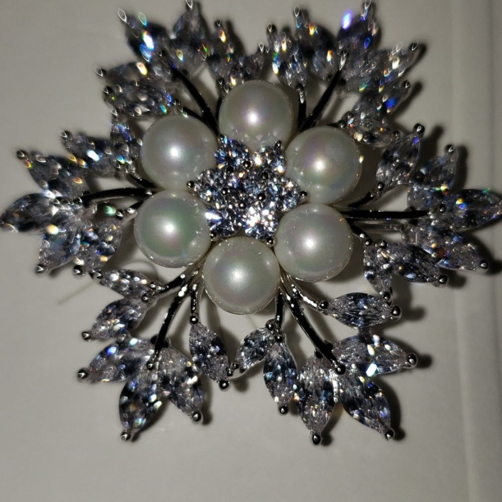 Brooch - Picture 2 of 3